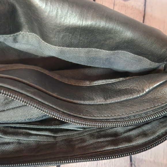 Tignanello Women's Black Leather Stylish Elegant Crossbody Purse Medium - Picture 3 of 5